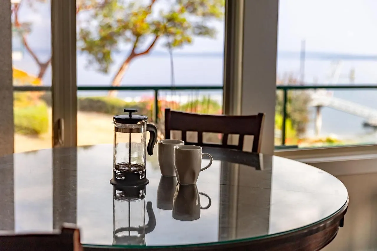 Sunrise Cove Apt At Inn Of The Sea Ladysmith 0*,